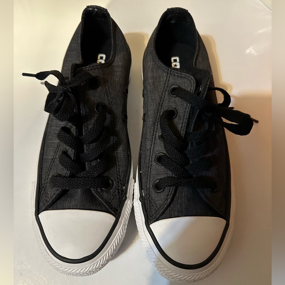 Grey converse